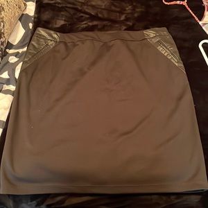 3x black and faux leather pocket dresss skirt
